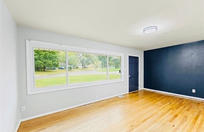 Building Photo - 7020 Hadley St