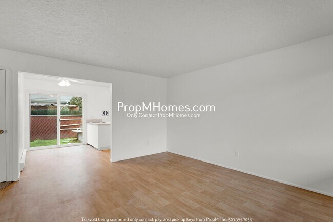 Building Photo - Updated Two Bedroom Unit in the Heart of Oregon City - NEW PHOTOS