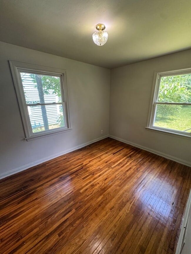 Building Photo - 4615 Plaza Dr