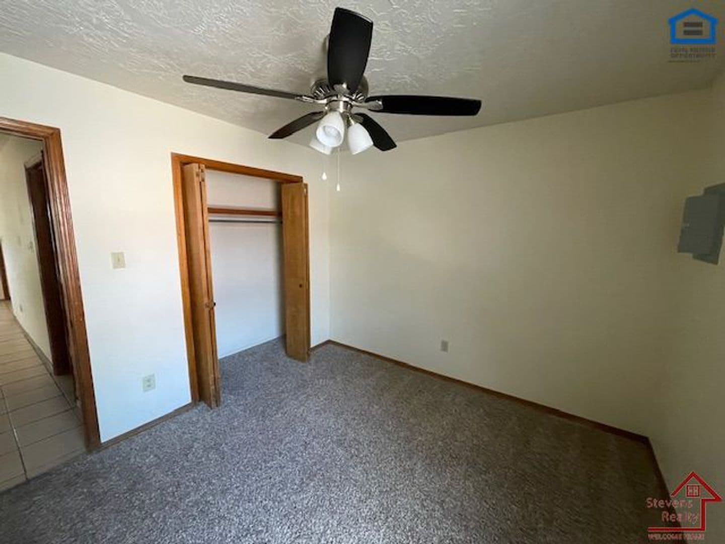 Building Photo - 1912 SW D Ave