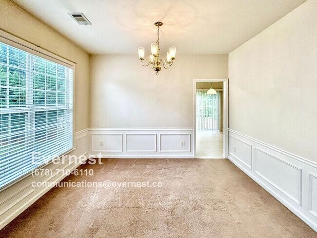 Building Photo - Comfortable 3-Bedroom Home with Prime Loca...