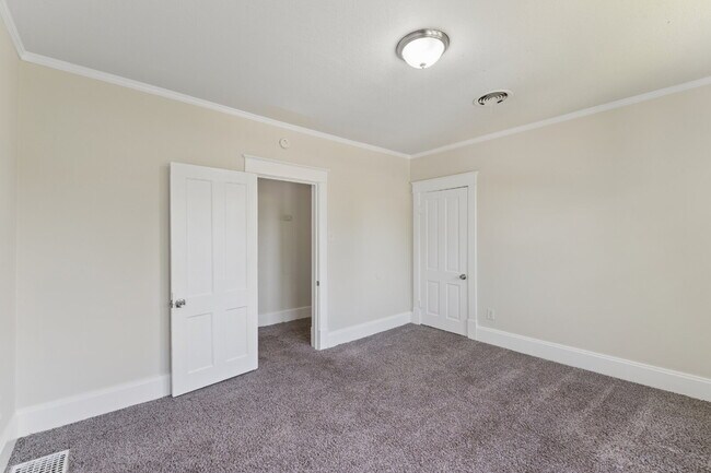 Building Photo - Welcome home to this stunning, light-filled rental that truly has it all! Featuring huge living s...