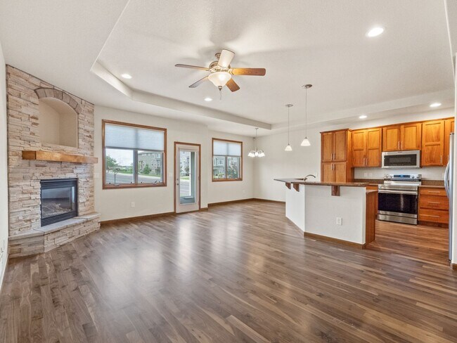 Building Photo - Exceptionally Spacious in the Pointe!