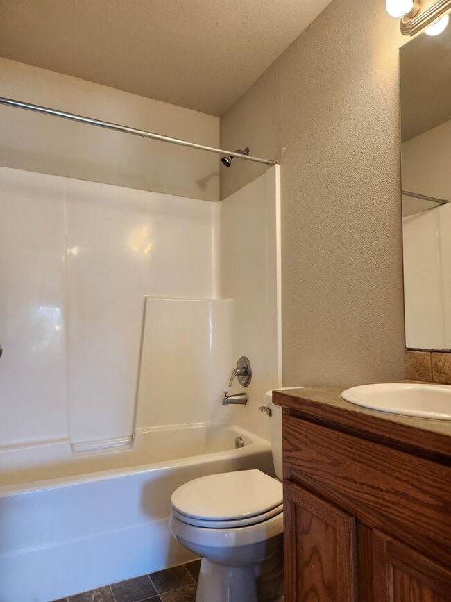 Building Photo - Cozy 3 Bedroom House!!! Ready For New Tena...