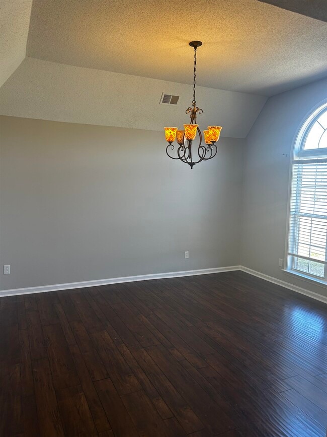 Building Photo - 125 Janis Marie Cove