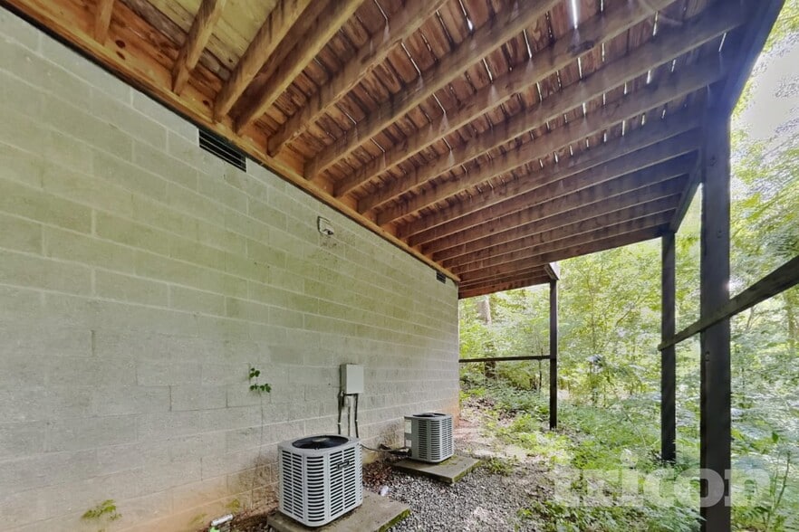 Building Photo - 1026 Chelsea Dr