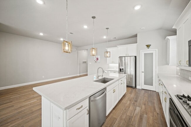 Building Photo - 19706 Dwight Eisenhower Dr