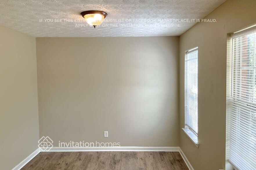 Building Photo - 902 Vernon Dr