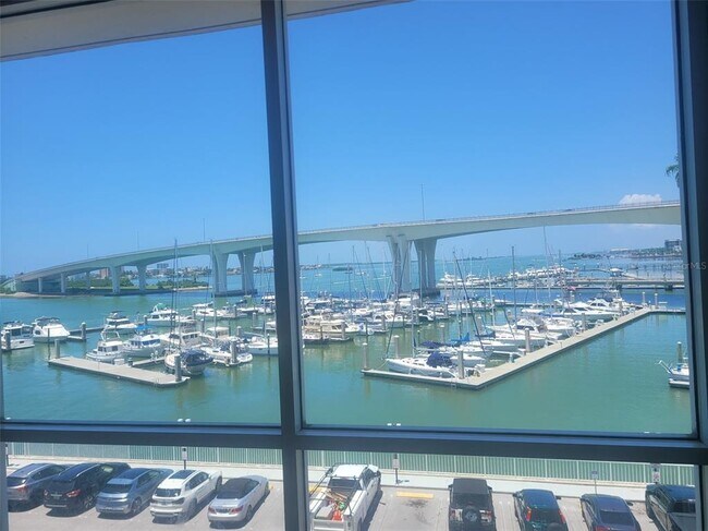 Building Photo - 100 Pierce St