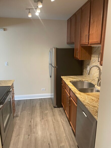 Building Photo - 650 Perrie Dr