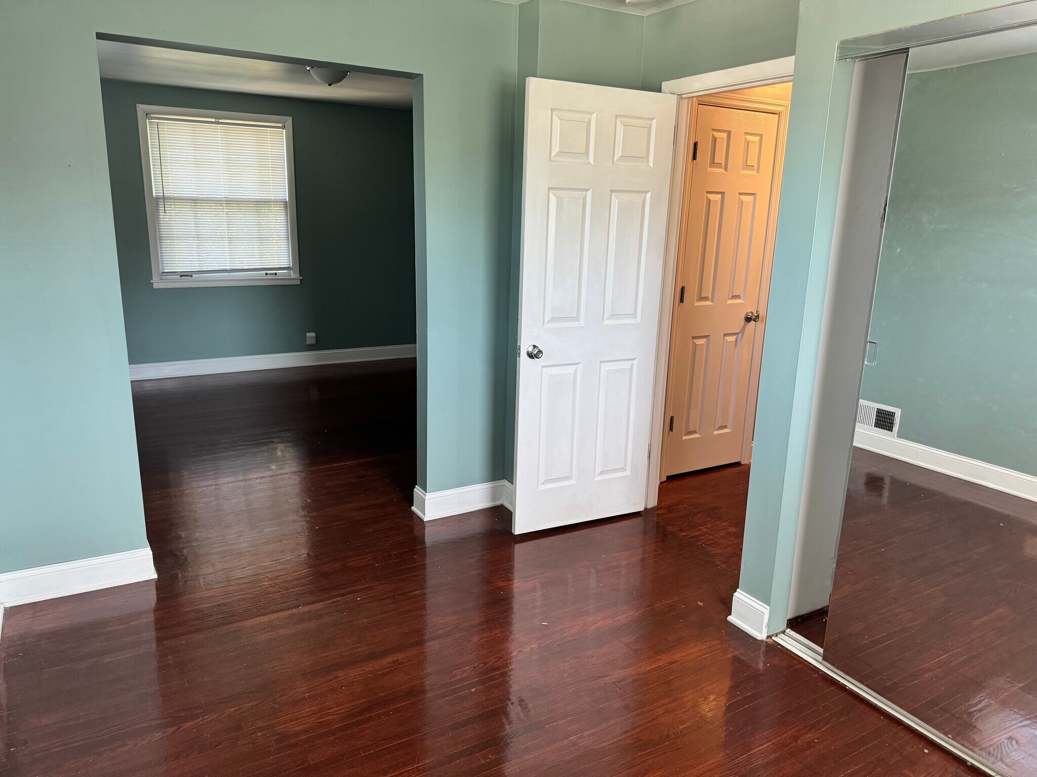 Building Photo - 446 Capri Dr