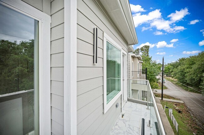 Building Photo - 6721 St Augustine St