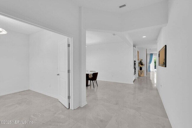 Building Photo - 147 Holly Forest Dr
