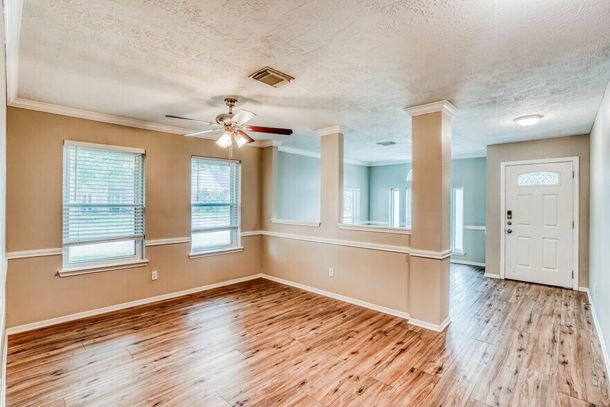 Building Photo - 302 Dunford Ct