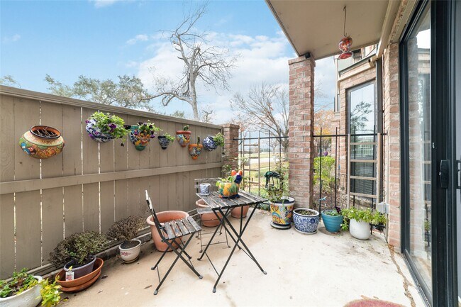 Building Photo - 2400 N Braeswood Blvd
