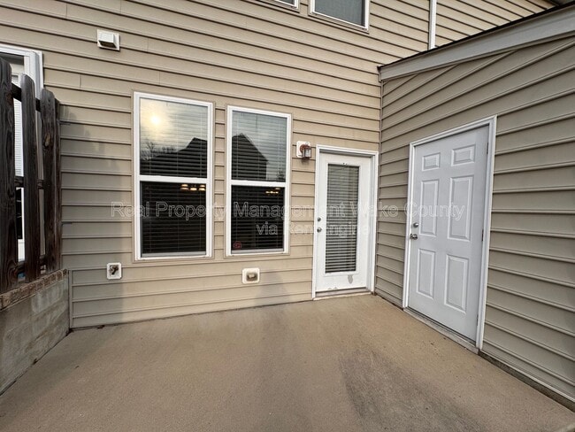 Building Photo - 330 Carthage Ct