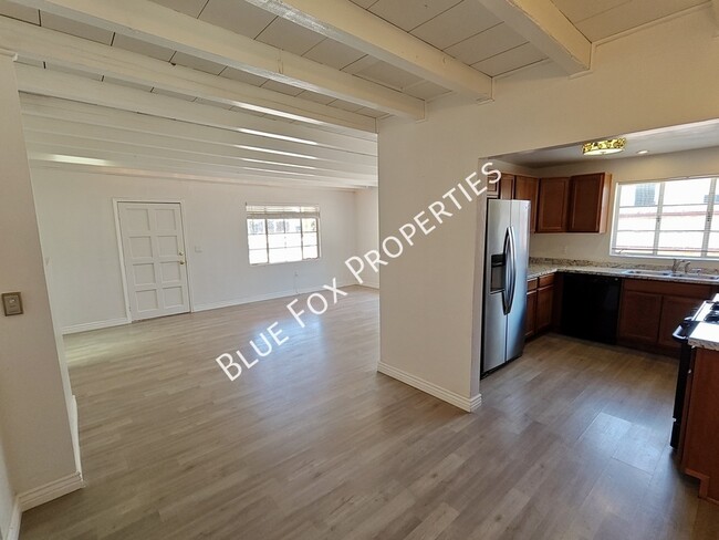 Building Photo - 2233 N Isabel Blvd