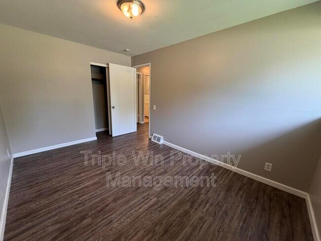 Building Photo - 10329 Chesley Dr