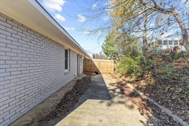Building Photo - Homestead Duplexes