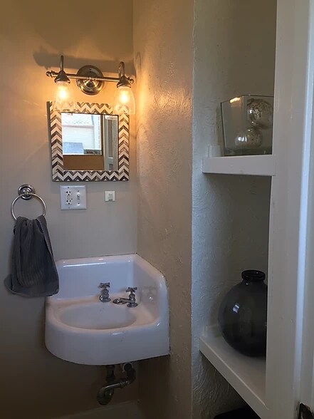 Building Photo - 321 Charles Avenue Southeast