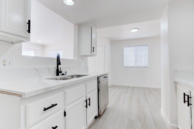 Building Photo - 5792 Ambassador Ave