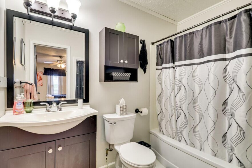 Building Photo - 1115 N Illinois Ave