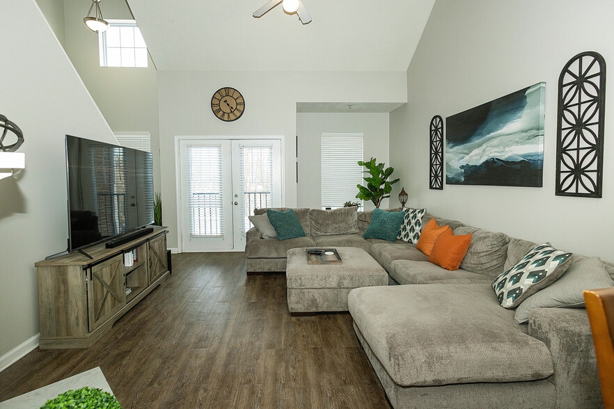 Building Photo - 6595 Reserve Dr