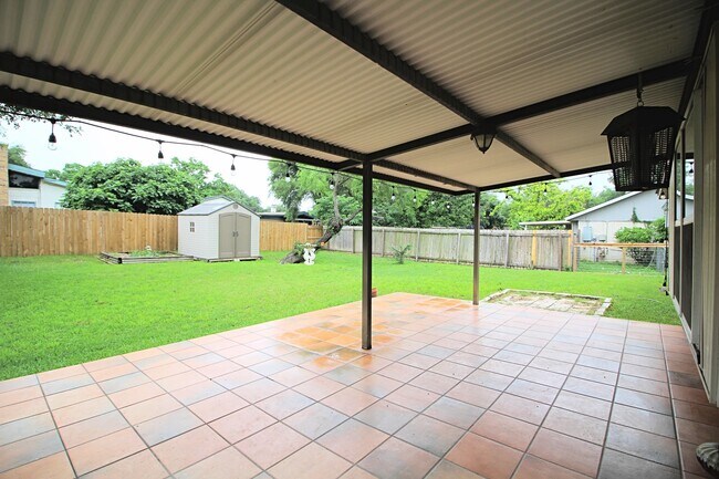 Building Photo - 3 BD 2 BA AVAILABLE JUNE!! NEAR LOOKOUT RD