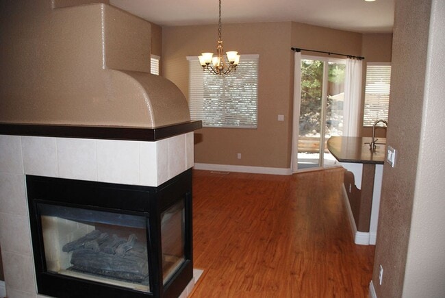 Building Photo - Beautiful 4 br, 2 bath, 2 car garage Home in Sparks.