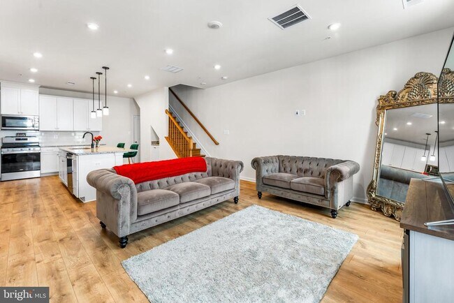 Building Photo - 4520 Reaney Ln