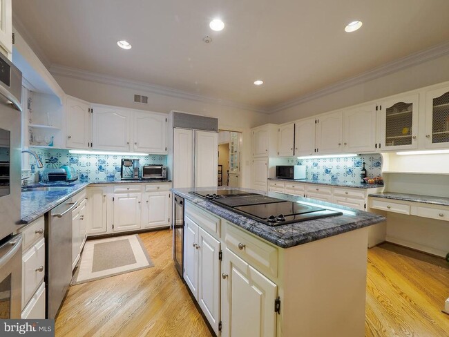 Building Photo - 6513 Kenhill Rd