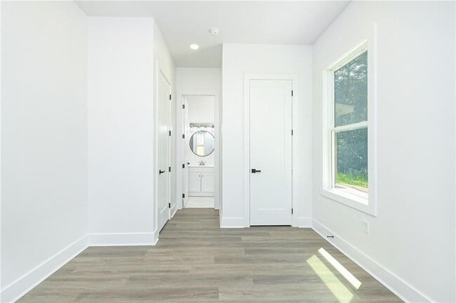 Building Photo - 3604 Pineview Cir NW