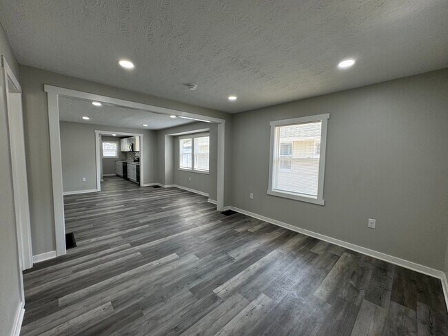 Building Photo - 951 N Bradley Ave