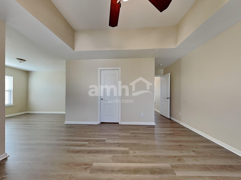 Building Photo - 515 Flat Rock Ter