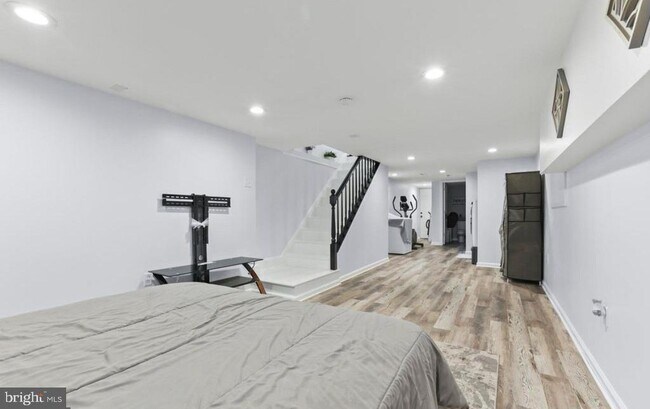 Building Photo - 234 Howell St