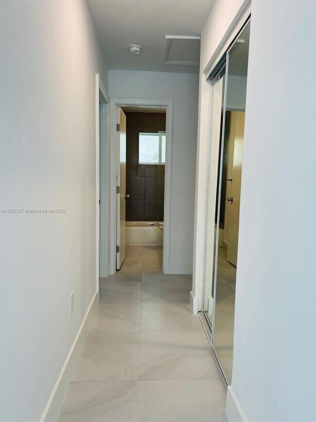 Building Photo - 1517 NE 110th St