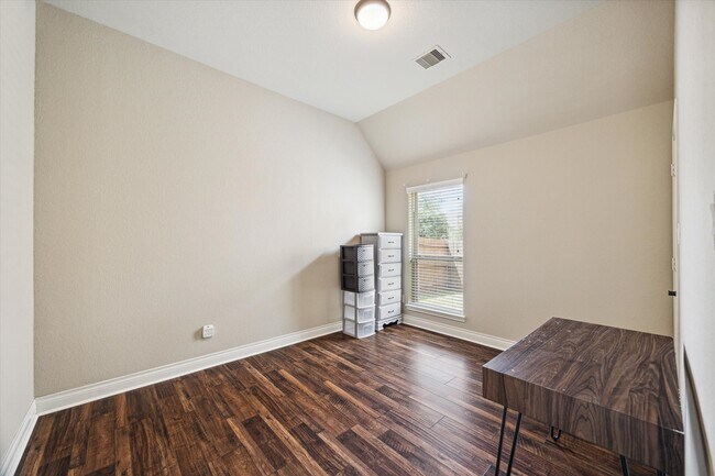 Building Photo - 1917 Cayman Bend Ln