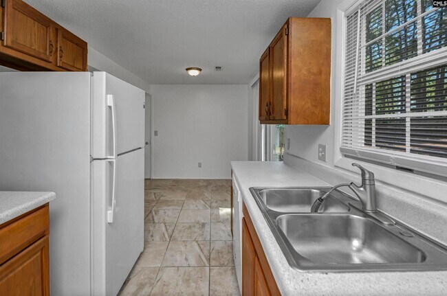 Building Photo - 220 N Donar Dr