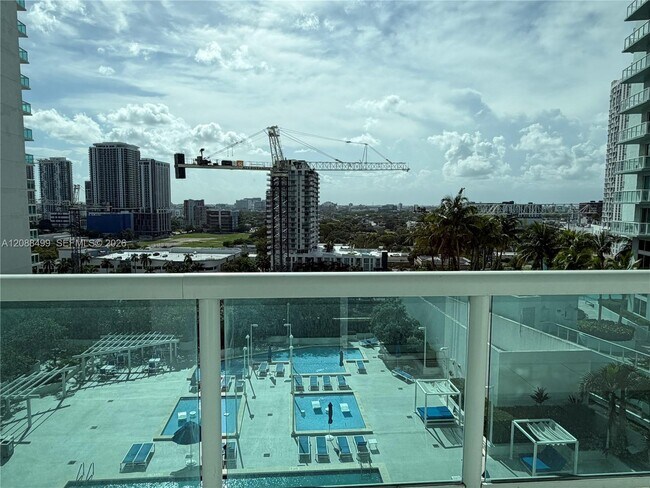 Building Photo - 1800 N Bayshore Dr