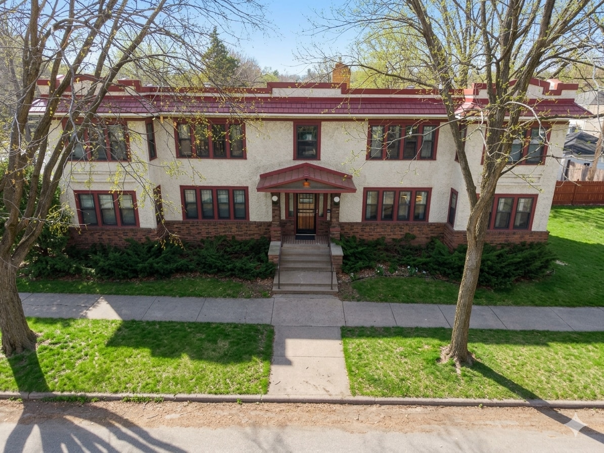 Building Photo - 707 W 44th St