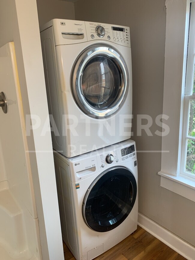 Building Photo - 121 Hanrick St