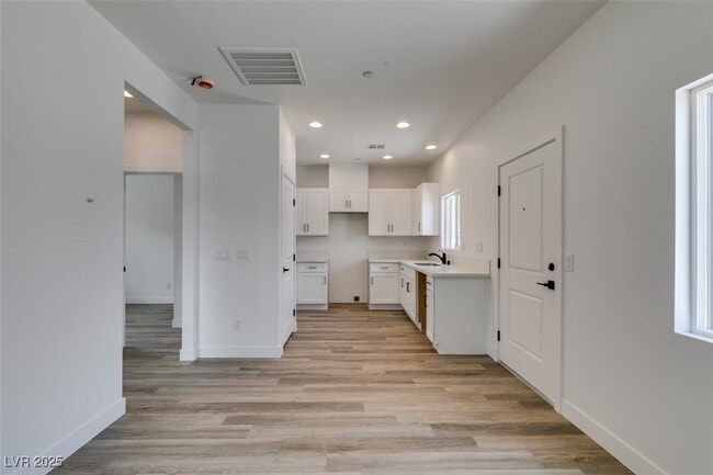 Building Photo - 367 N 16th St