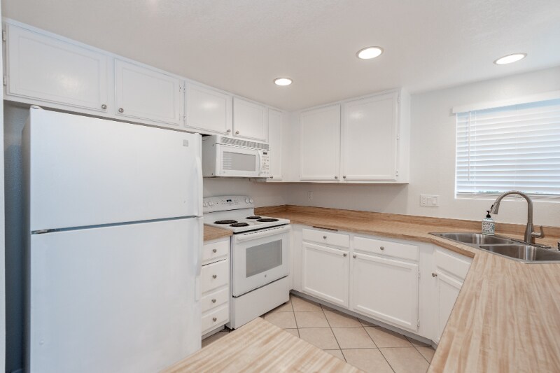 Building Photo - 2882 Sanford Ln