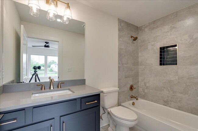 Building Photo - 2519 E 12th St