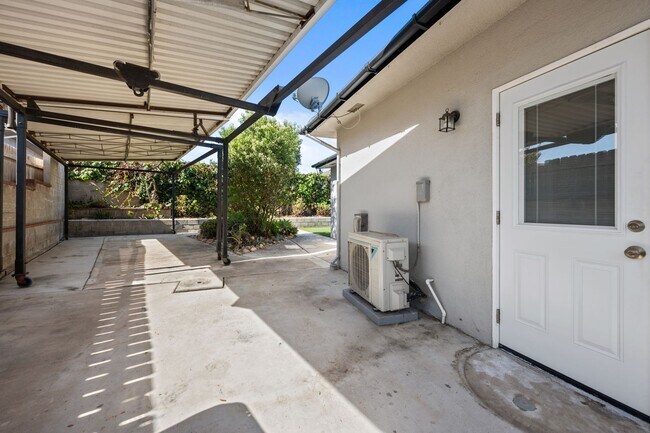 Building Photo - 6467 Cleo St