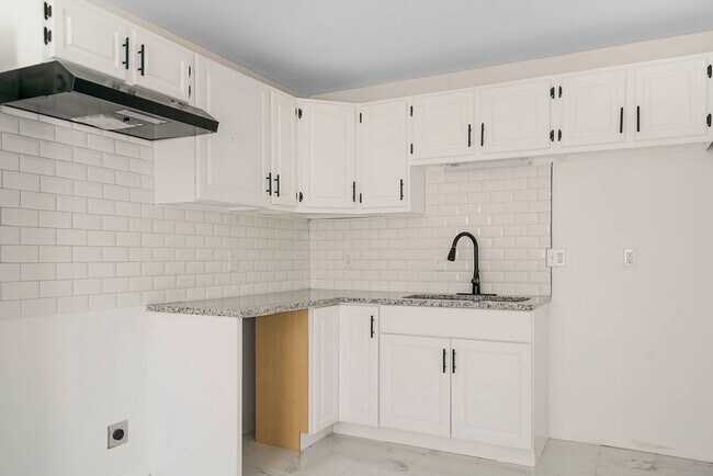 Building Photo - 5206 Skiles Ave