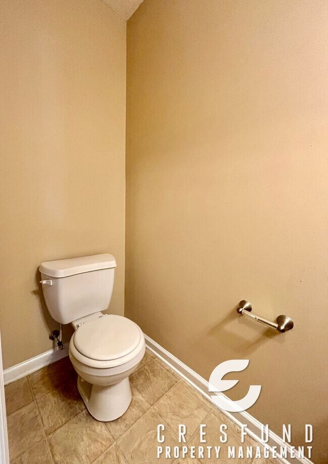 Building Photo - Spacious 3 Bed 2.5 Bath Townhouse - AVAILABLE FOR MOVE IN NOW!