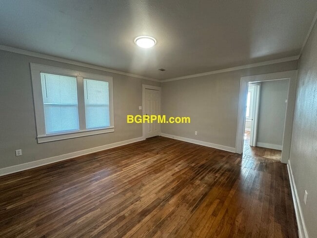 Building Photo - 2 Bed 1 Bath