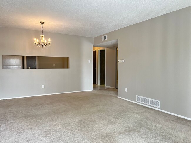 Building Photo - Charming 1 bedroom in Kirkwood. Professionally Managed.
