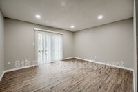 Building Photo - 1107 E Sea Ave